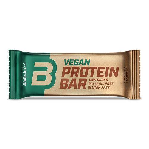 Vegan Protein Bar firmy BioTechUSA to baton białkowy bez laktozy i glutenu, zawierający białka pochodzenia roślinnego, ze smaczną czekoladową polewą.